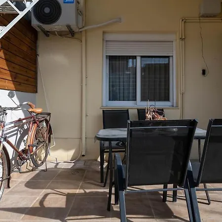 Joan's كالاماتا